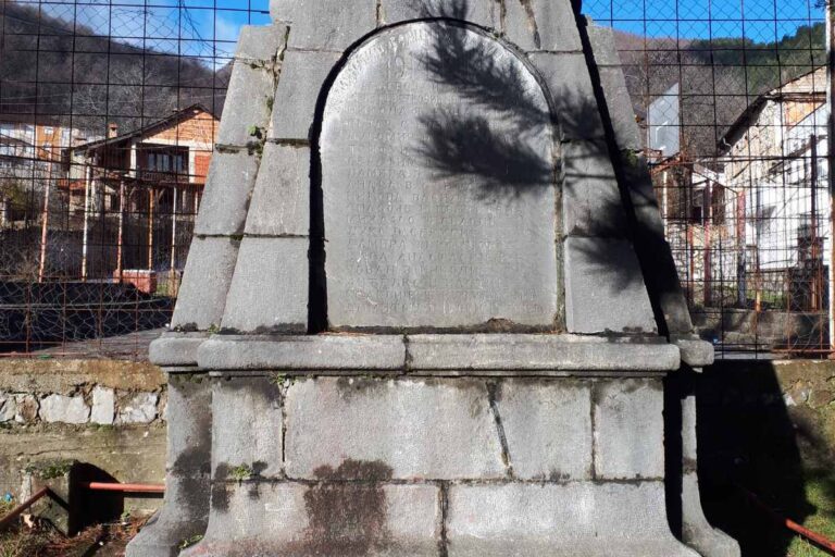 Labuniše - selo koje sanjam - spomenik na Orištu