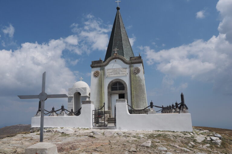 Kapela Svetog Petra i Pavla na Kajmakčalanu - izvor: Wikipedia